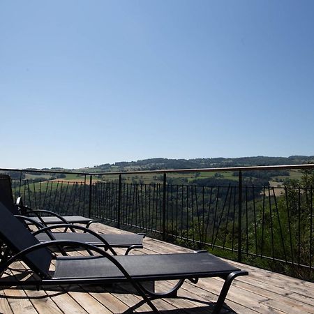 Un Petit Bout Du Monde Hotell Saint-Georges-en-Couzan Exteriör bild