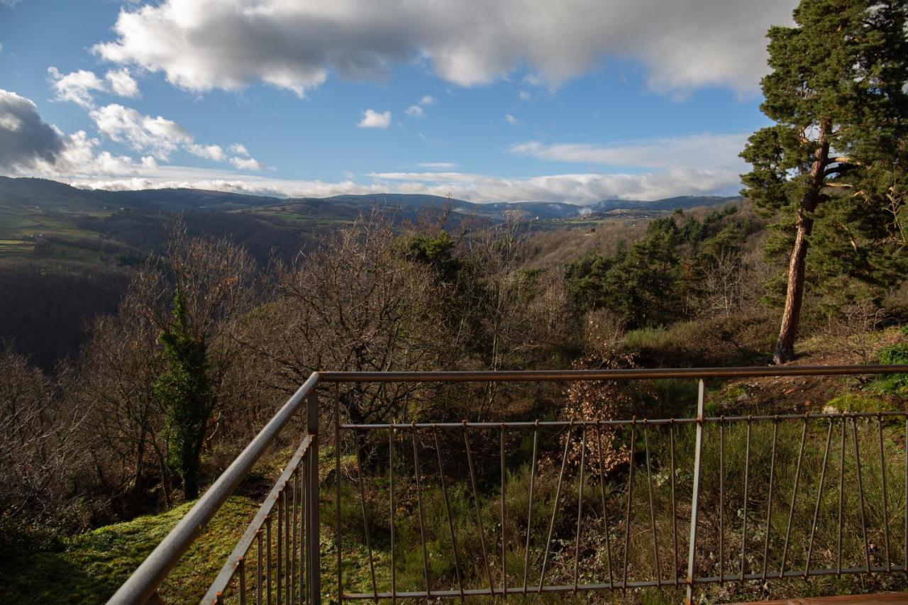 Un Petit Bout Du Monde Hotell Saint-Georges-en-Couzan Exteriör bild